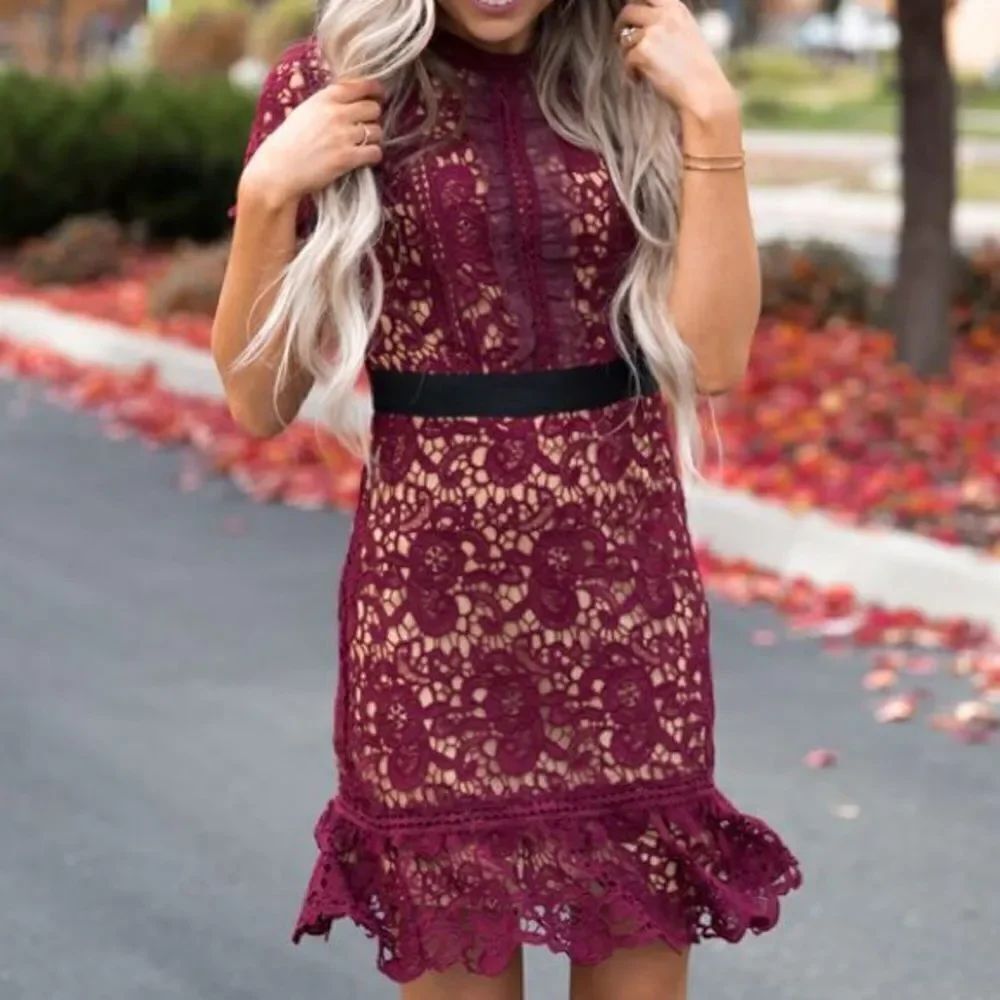 ✨HP✨Paris Maroon Lace Dress✨